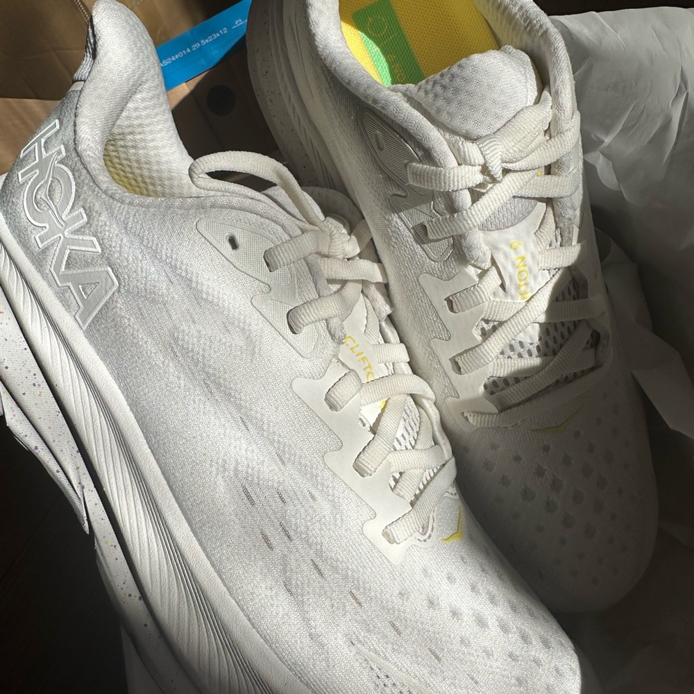 HOKA ONE ONE Clifton 9 Size 9b